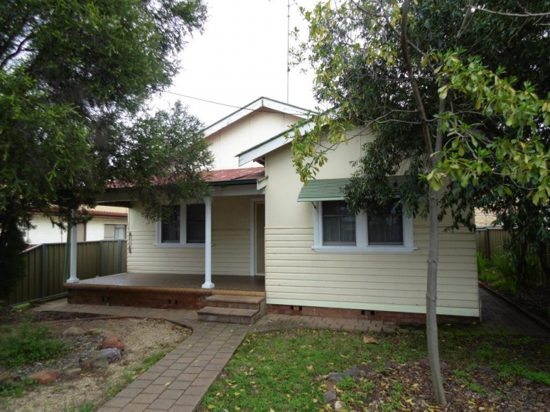 6 Welcome Street, Parkes NSW 2870