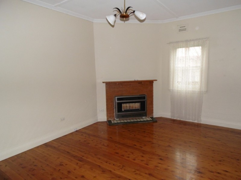 6 Welcome Street, Parkes NSW 2870