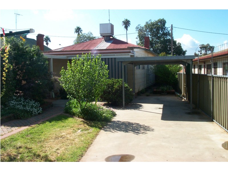 6 Welcome Street, Parkes NSW 2870