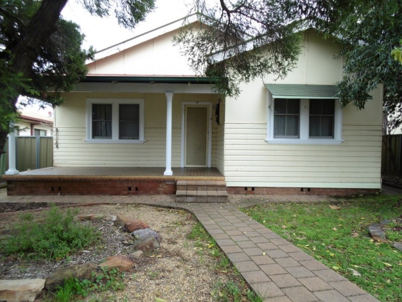 6 Welcome Street, Parkes NSW 2870