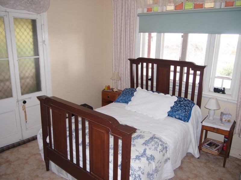 27 Currajong Street, Parkes NSW 2870