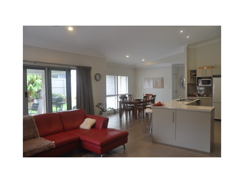 10 Forrest Street, Redland Bay QLD 4165