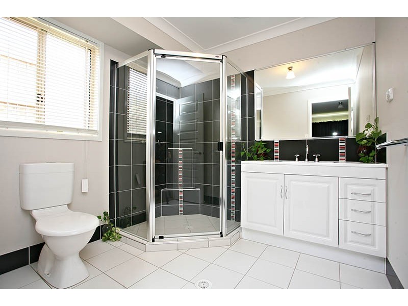 42 Ronnie Street, Cleveland QLD 4163