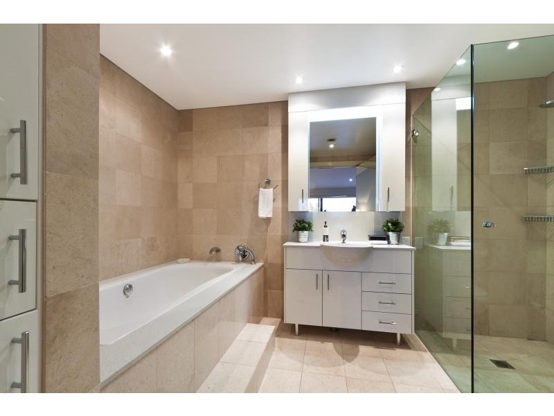 Penthouse, 176 Sydney Road, Fairlight NSW 2094