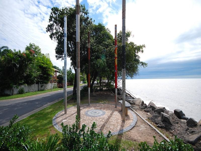 10 Machan Street, Machans Beach QLD 4878