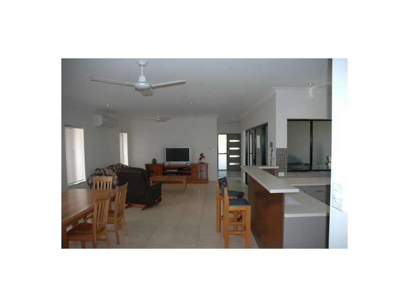 8 Seclusion Drive, Palm Cove QLD 4879