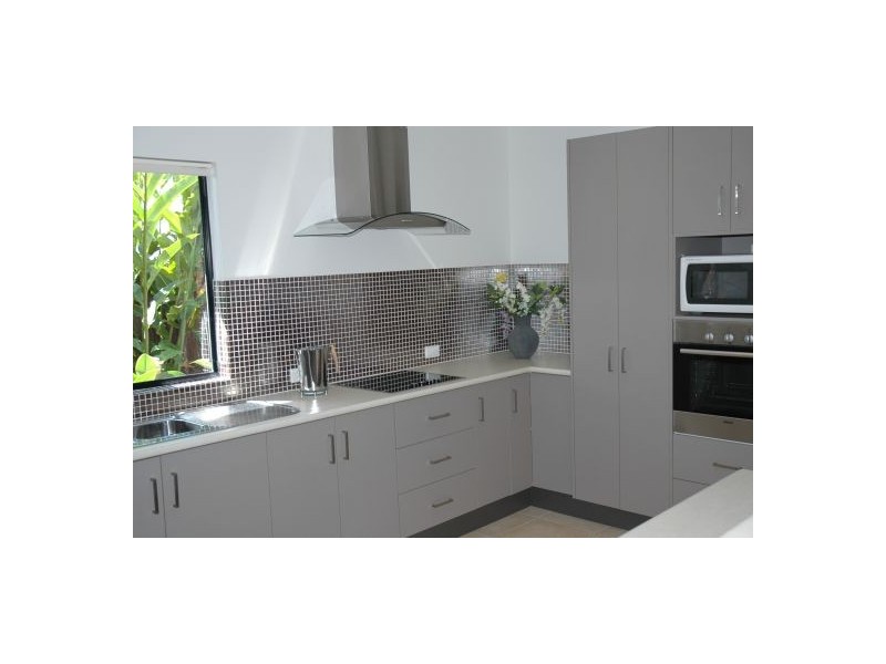 8 Seclusion Drive, Palm Cove QLD 4879