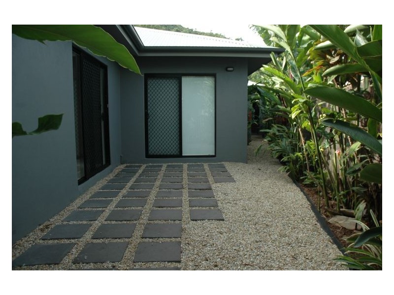 8 Seclusion Drive, Palm Cove QLD 4879