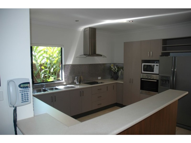 8 Seclusion Drive, Palm Cove QLD 4879