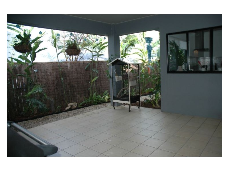 8 Seclusion Drive, Palm Cove QLD 4879