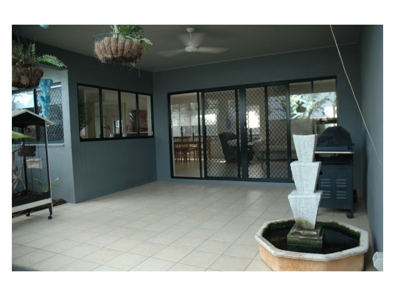 8 Seclusion Drive, Palm Cove QLD 4879