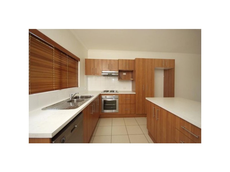 2/8 Macilwraith Street, Manoora QLD 4870