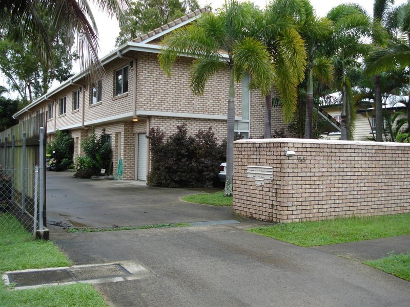 2/35  MacNamara, Manunda QLD 4870