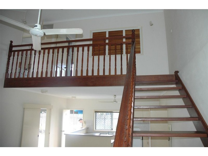 2/35  MacNamara, Manunda QLD 4870