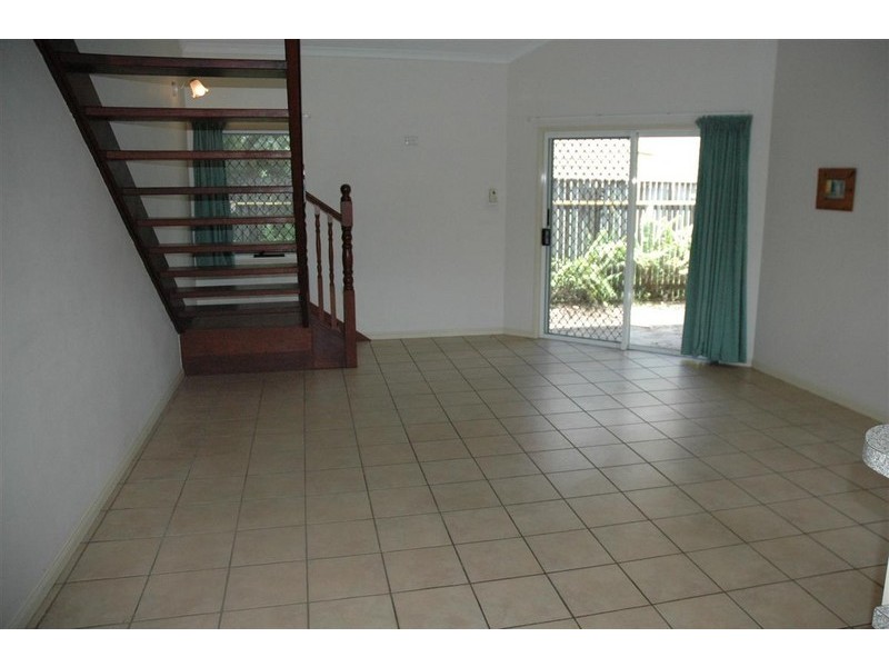 2/35  MacNamara, Manunda QLD 4870