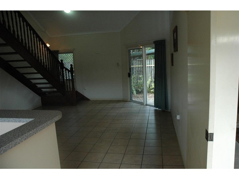 2/35  MacNamara, Manunda QLD 4870