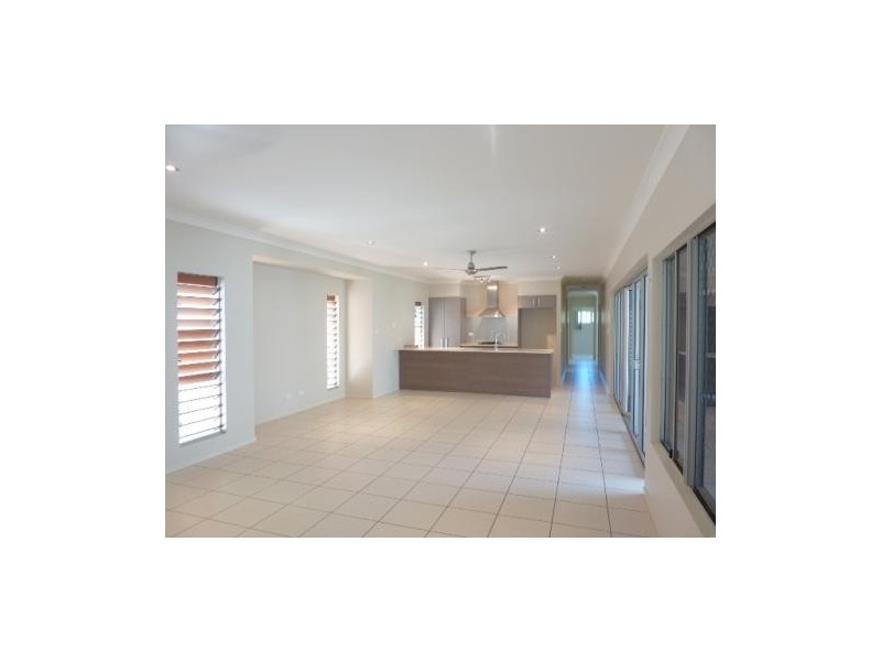 14 Savaii Close, Palm Cove QLD 4879