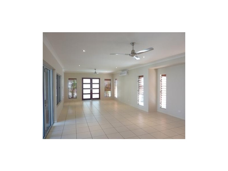 14 Savaii Close, Palm Cove QLD 4879