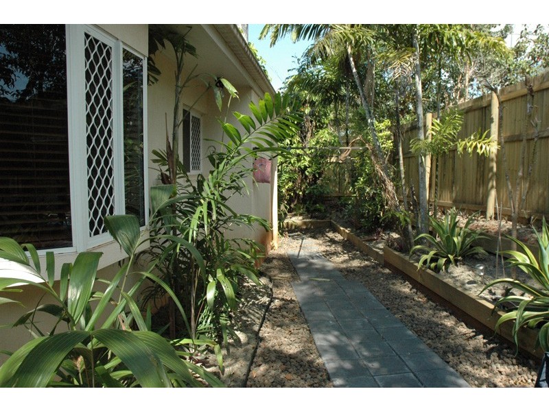 6/2 Nesbit  Street, Whitfield QLD 4870