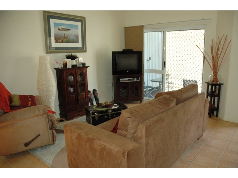 6/2 Nesbit  Street, Whitfield QLD 4870