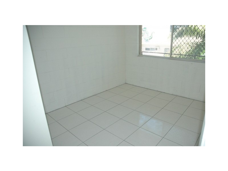 2/294 Draper Street, Parramatta Park QLD 4870