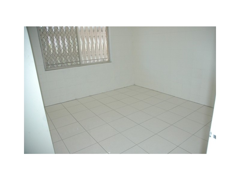 2/294 Draper Street, Parramatta Park QLD 4870