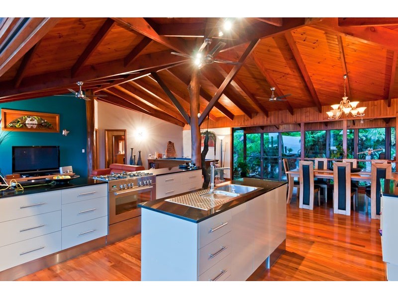 H5 Tari Place, Trinity Beach QLD 4879