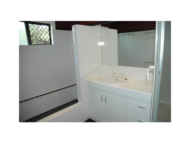 15 McFarlane Drive, Kanimbla QLD 4870