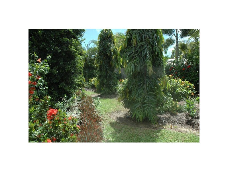 1 Barrier Close, Clifton Beach QLD 4879