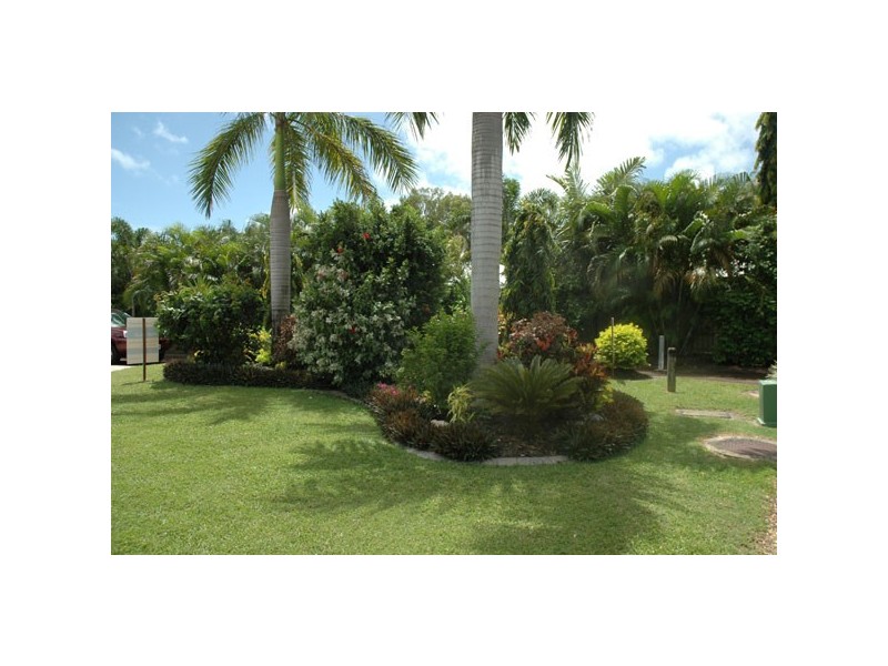 1 Barrier Close, Clifton Beach QLD 4879