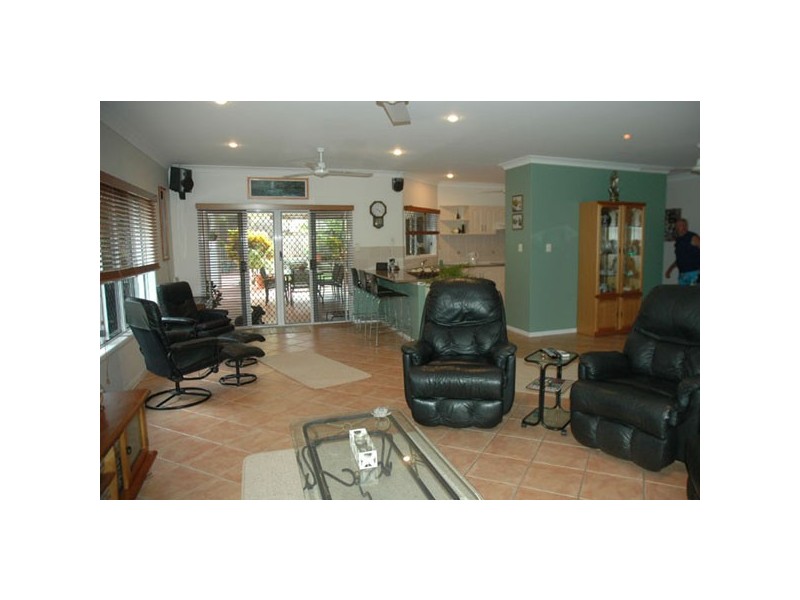 1 Barrier Close, Clifton Beach QLD 4879