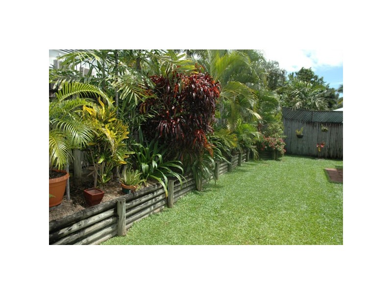 1 Barrier Close, Clifton Beach QLD 4879