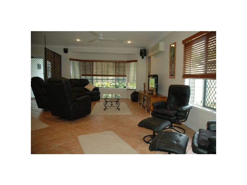 1 Barrier Close, Clifton Beach QLD 4879