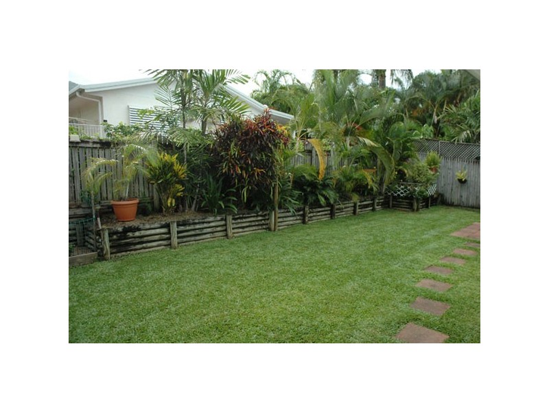 1 Barrier Close, Clifton Beach QLD 4879