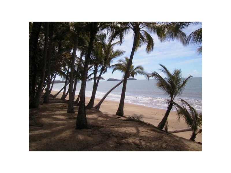 1 Barrier Close, Clifton Beach QLD 4879