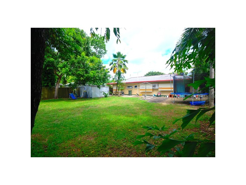 6 Granadilla Street, Holloways Beach QLD 4878