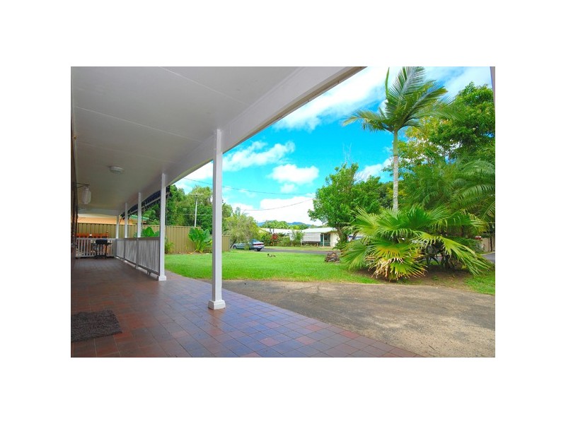 6 Granadilla Street, Holloways Beach QLD 4878