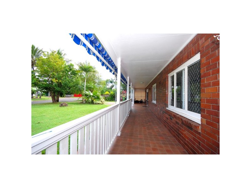 6 Granadilla Street, Holloways Beach QLD 4878