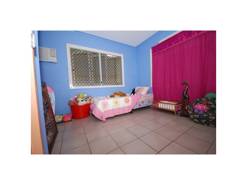 6 Granadilla Street, Holloways Beach QLD 4878