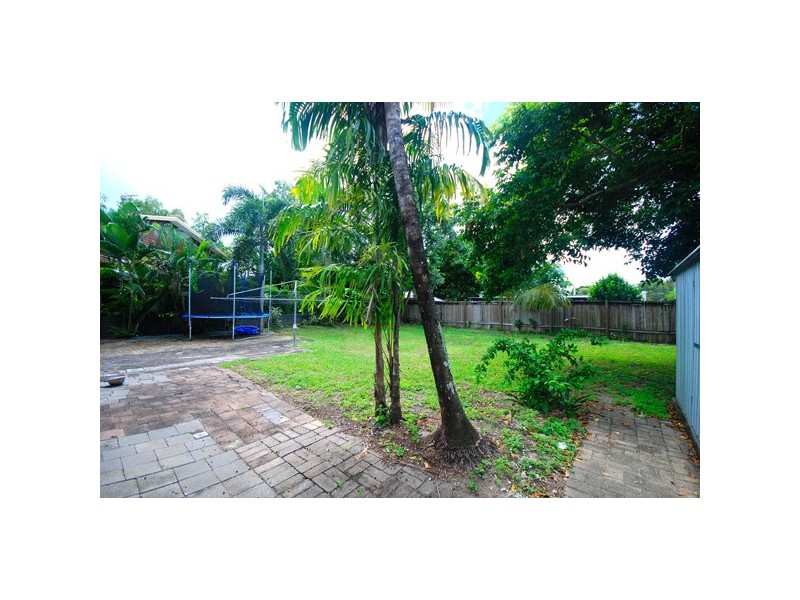 6 Granadilla Street, Holloways Beach QLD 4878