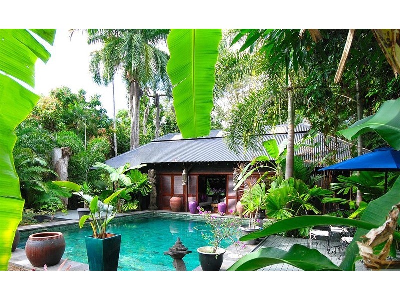 11 Buchan Street, Palm Cove QLD 4879