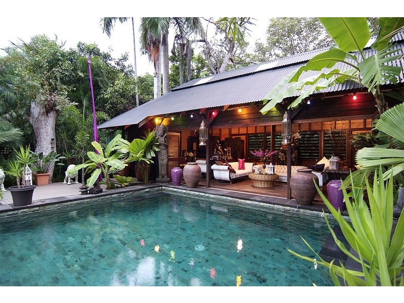 11 Buchan Street, Palm Cove QLD 4879