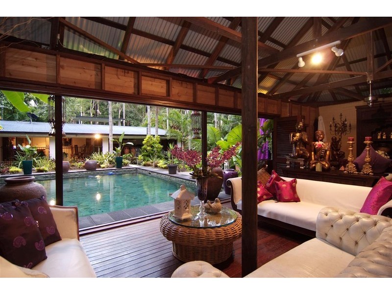 11 Buchan Street, Palm Cove QLD 4879