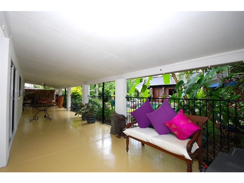 11 Buchan Street, Palm Cove QLD 4879