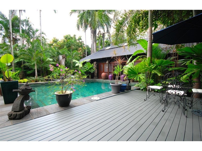 11 Buchan Street, Palm Cove QLD 4879
