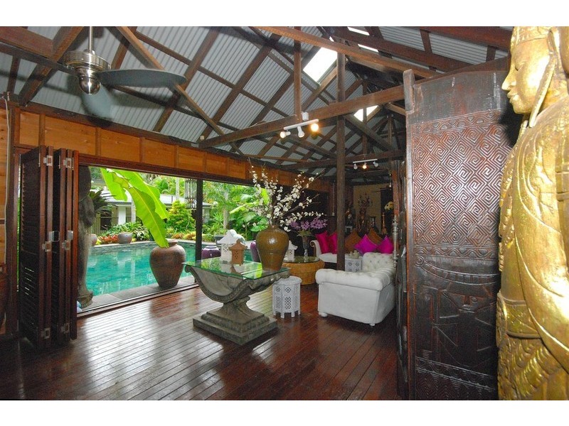 11 Buchan Street, Palm Cove QLD 4879