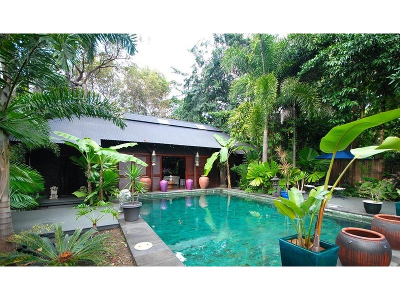 11 Buchan Street, Palm Cove QLD 4879