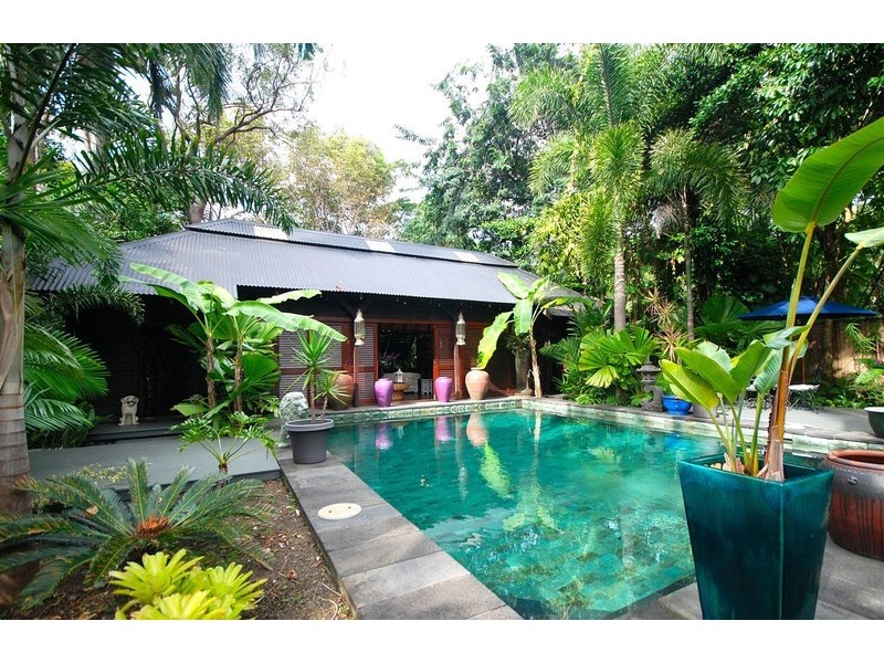 11 Buchan Street, Palm Cove QLD 4879