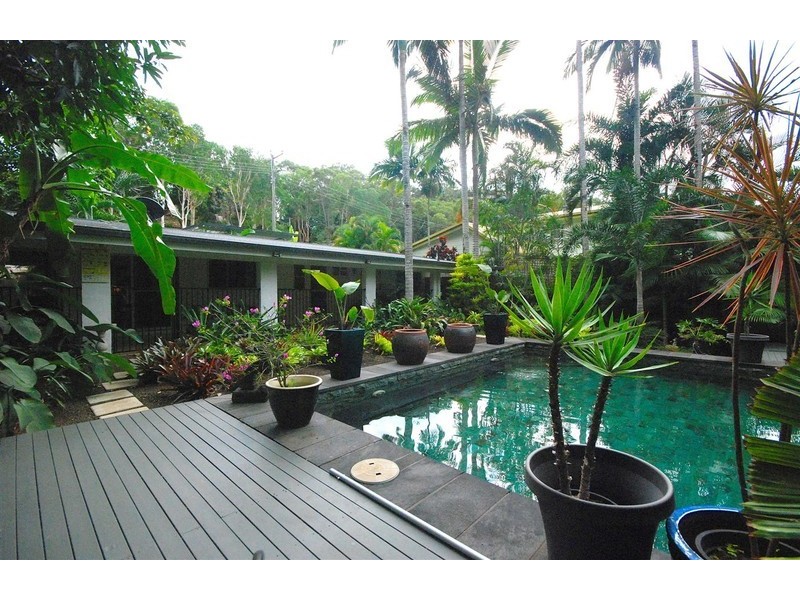 11 Buchan Street, Palm Cove QLD 4879