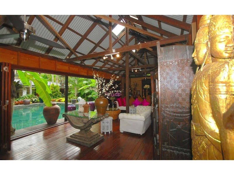 11 Buchan Street, Palm Cove QLD 4879